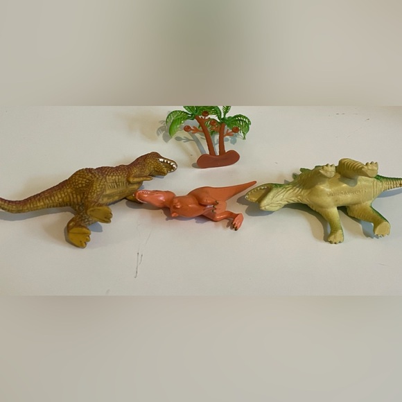 3 Dinosaurs and Palm Tree set toys - Action Figure Set - Picture 4 of 4